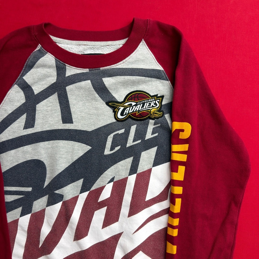 VTG Style NBA Cleveland Cavaliers Men's Small Big AOP Logo Maroon Grey Yellow - Picture 2 of 7